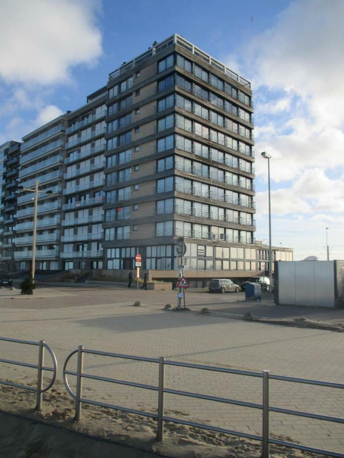 Studio On The Beach With Sea View Middelkerke Exterior photo